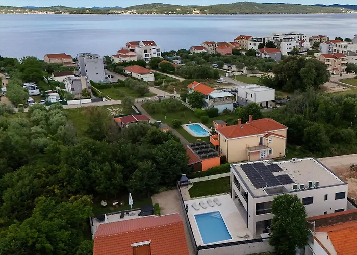 Luxury Marlov With Swimming Pool And Private Parking