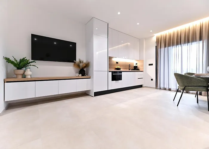 Luxury Marlov With Swimming Pool And Private Parking *