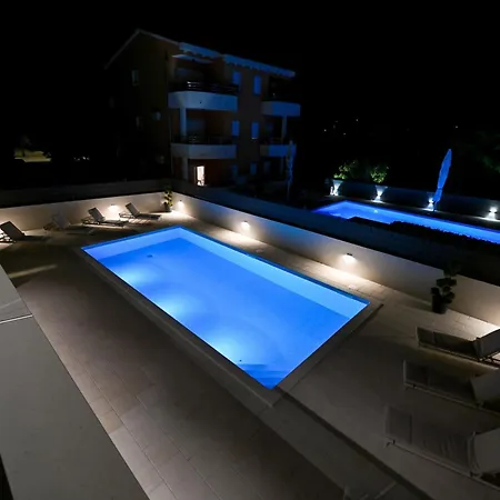 Apartment Luxury Marlov With Swimming Pool And Private Parking