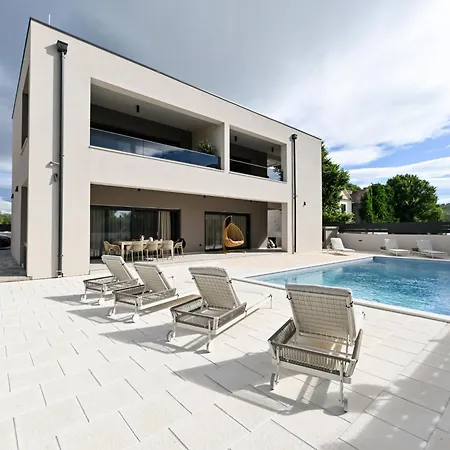 Luxury Marlov With Swimming Pool And Private Parking Apartment *