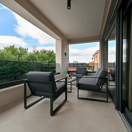 Luxury Marlov With Swimming Pool And Private Parking Apartment *