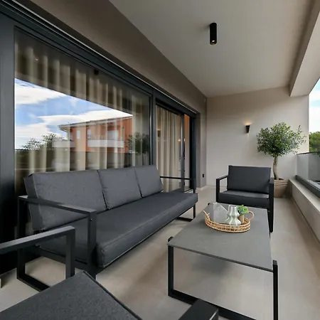 Apartamento Luxury Marlov With Swimming Pool And Private Parking *