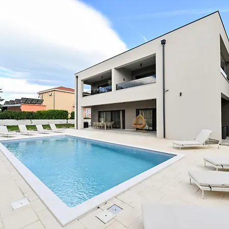 Apartment Luxury Marlov With Swimming Pool And Private Parking