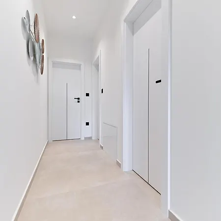 Luxury Marlov With Swimming Pool And Private Parking