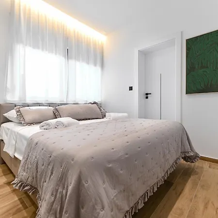 Apartment Luxury Marlov With Swimming Pool And Private Parking