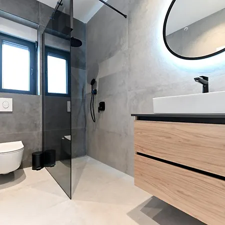 Luxury Marlov With Swimming Pool And Private Parking