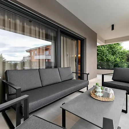 Luxury Marlov With Swimming Pool And Private Parking Apartment Bibinje