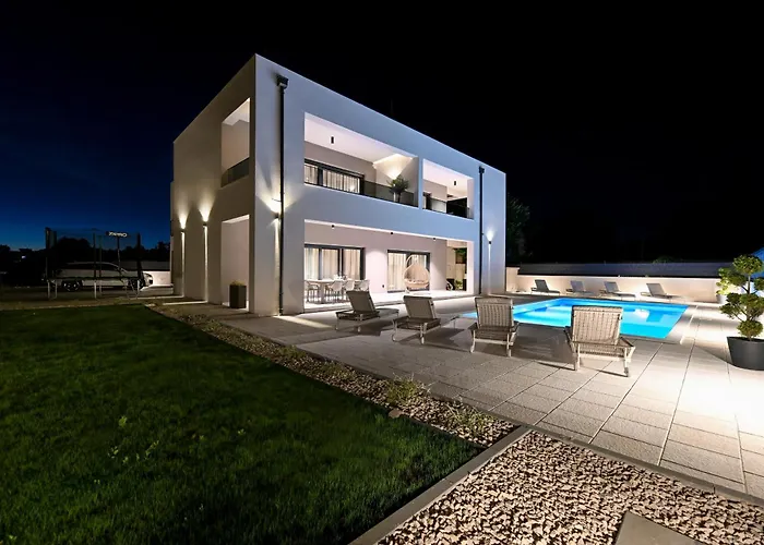 Luxury Marlov With Swimming Pool And Private Parking Bibinje
