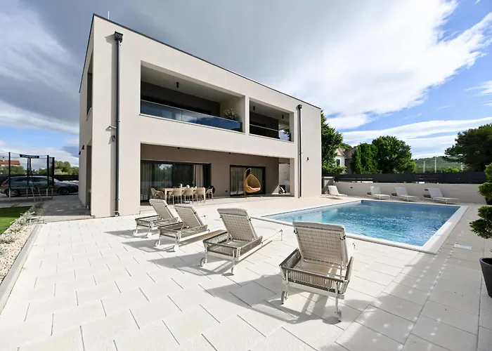 Luxury Marlov With Swimming Pool And Private Parking Apartman *