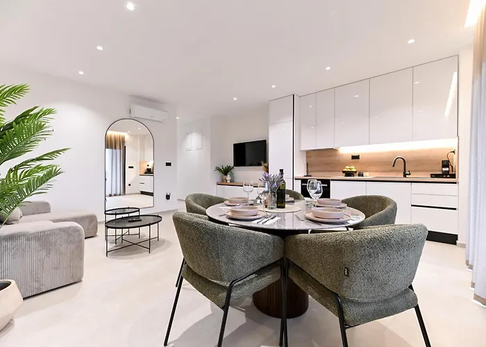 Luxury Marlov With Swimming Pool And Private Parking *