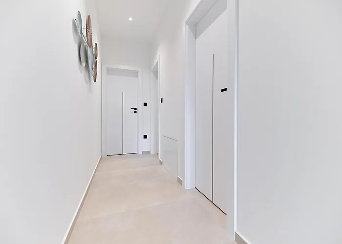 Luxury Marlov With Swimming Pool And Private Parking